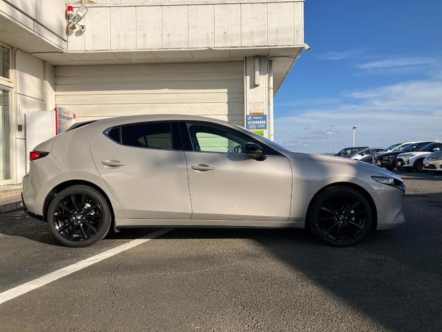 MAZDA3ファストバック 15S レトロスポーツエディション アイドリングストップ メモリーナビ 禁煙車 ハーフレザーシート 360度ビュー 運転席パワーシート ETC LEDヘッドライト フルセグ Bluetooth接続 スマートシティブレーキサポート 試乗車(10枚目)