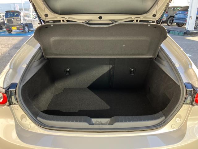 MAZDA3ファストバック 15S レトロスポーツエディション アイドリングストップ メモリーナビ 禁煙車 ハーフレザーシート 360度ビュー 運転席パワーシート ETC LEDヘッドライト フルセグ Bluetooth接続 スマートシティブレーキサポート 試乗車(11枚目)