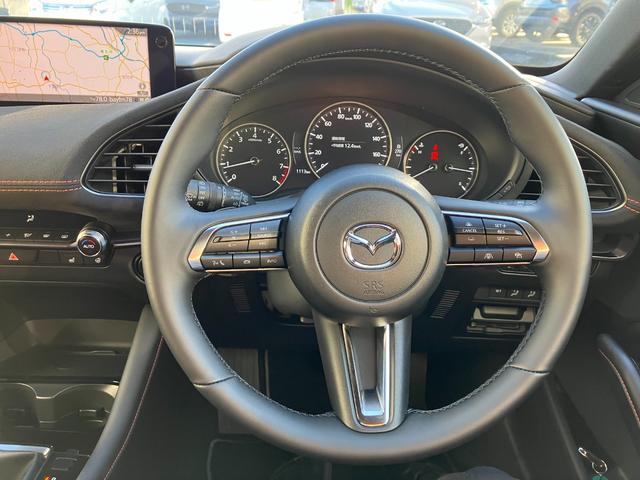 MAZDA3ファストバック 15S レトロスポーツエディション アイドリングストップ メモリーナビ 禁煙車 ハーフレザーシート 360度ビュー 運転席パワーシート ETC LEDヘッドライト フルセグ Bluetooth接続 スマートシティブレーキサポート 試乗車(14枚目)