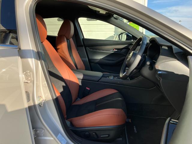 MAZDA3ファストバック 15S レトロスポーツエディション アイドリングストップ メモリーナビ 禁煙車 ハーフレザーシート 360度ビュー 運転席パワーシート ETC LEDヘッドライト フルセグ Bluetooth接続 スマートシティブレーキサポート 試乗車(22枚目)