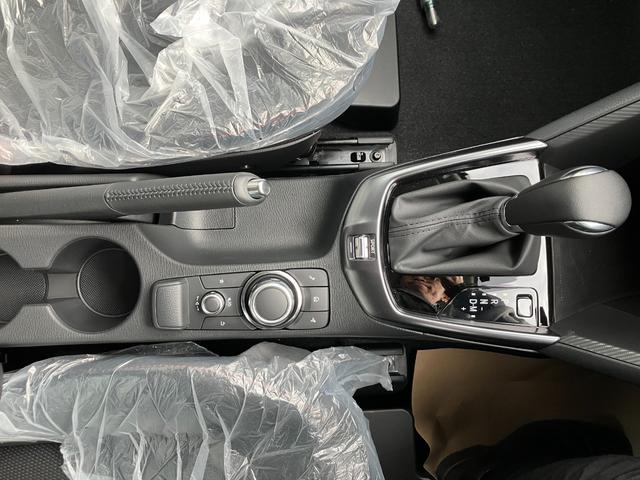 ＭＡＺＤＡ２ １５スポルト　車線逸脱警報システム　ＡＵＸ　デモカー　レーダークルーズコントロール　ＵＳＢ　禁煙車　アイドリングストップ　オートハイビーム　フルオートエアコン　スマートキー　キーフリー　横滑り防止装置　オートライト（22枚目）
