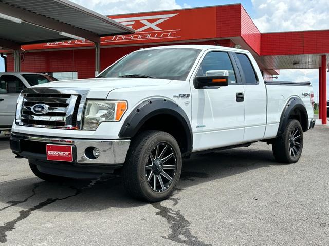 　Ｆ－１５０　４ＷＤ　ＸＬＴ　ＥＣＯＢＯＯＳＴ　３．５Ｌ　Ｖ６　ターボエンジン　ベンチシート　コラムシフト　リフトアップ　オーバーフェンダー　ＦＵＥＬアルミ　実走行車両　パークエイド　クルコン　社外ナビ(3枚目)