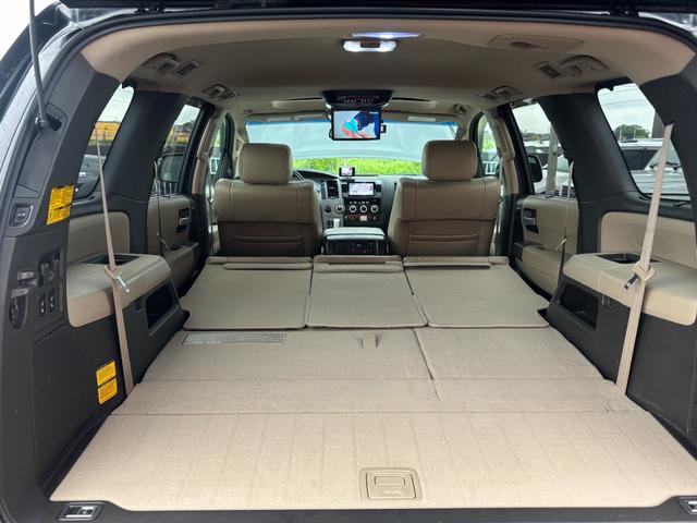 セコイア リミテッド　新車並行　サンルーフ　２列目ベンチ　地デジＴＶ　パワーバックドア　電動格納サードシート　ベージュレザーシート　シートヒーター　フリップダウンモニター（27枚目）
