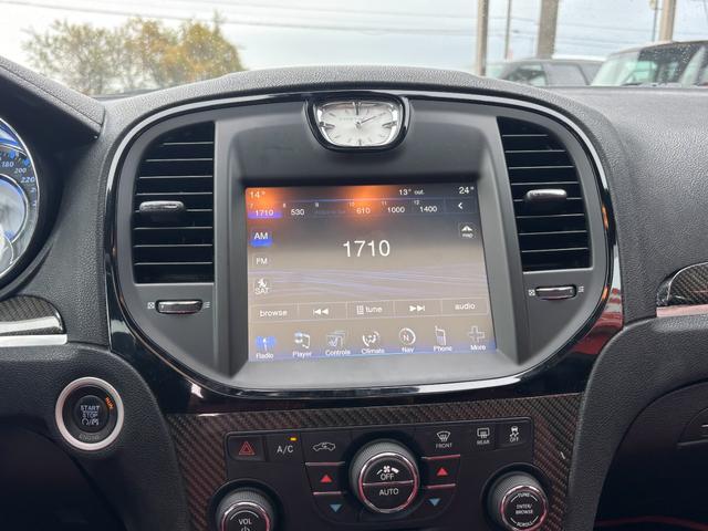 クライスラー・300 SRT8 左ハンドル パノラマサンルーフ ブレンボキャリパー ハーマンカードンオーディオ 車高調ローダウン 22インチホイール レザーシート 温冷カップホルダー V8 6.4Lエンジン(33枚目)