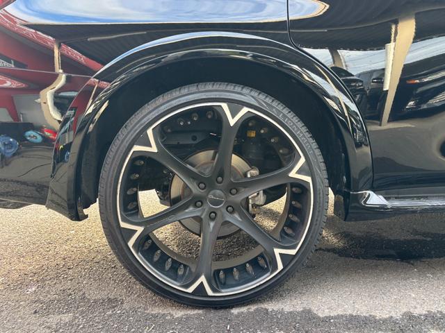 ＱＸ８０ ベースグレード　ダイヤモンドキルティングブラックレザー　サンルーフ　２６インチホイール　純正ホイール有　パノラミックビューモニター　シートヒータ＆ベンチレーション　ステアリングヒーター　ＢＯＳＥサウンド（12枚目）