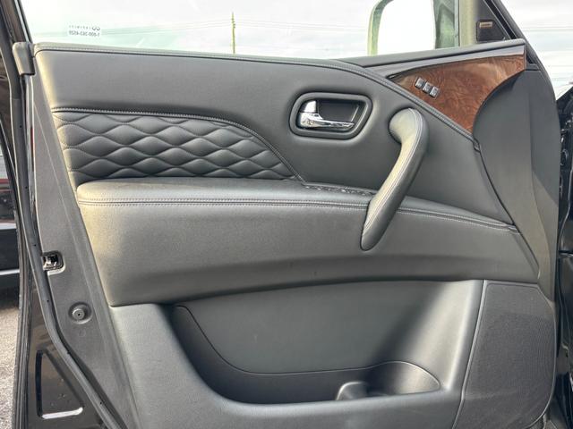 ＱＸ８０ ベースグレード　ダイヤモンドキルティングブラックレザー　サンルーフ　２６インチホイール　純正ホイール有　パノラミックビューモニター　シートヒータ＆ベンチレーション　ステアリングヒーター　ＢＯＳＥサウンド（18枚目）