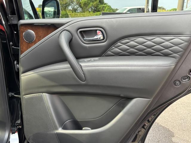 ＱＸ８０ ベースグレード　ダイヤモンドキルティングブラックレザー　サンルーフ　２６インチホイール　純正ホイール有　パノラミックビューモニター　シートヒータ＆ベンチレーション　ステアリングヒーター　ＢＯＳＥサウンド（30枚目）