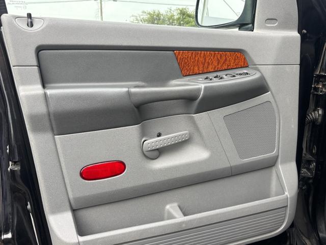 ダッジ・ラム ＳＬＴ　実走行　クワッドキャブ　ブラウンカスタムレザー　フロントベンチシート　コラムシフト　２０インチホイール　サイドステップ　ハードトノカバー　ＡＬＰＩＮＥ１１インチナビ　地デジＴＶ（20枚目）
