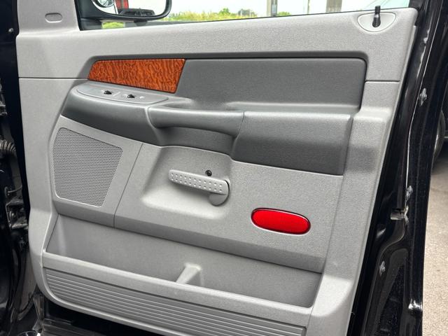 ダッジ・ラム ＳＬＴ　実走行　クワッドキャブ　ブラウンカスタムレザー　フロントベンチシート　コラムシフト　２０インチホイール　サイドステップ　ハードトノカバー　ＡＬＰＩＮＥ１１インチナビ　地デジＴＶ（32枚目）