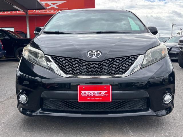 シエナ ＳＥ　新車並行　最終後期　カロッツェリアナビ　フリップダウンモニタ　両側パワースライドドア　パワーバックドア　純正１９インチホイール　ブラックハーフレザーシート（2枚目）