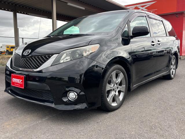 シエナ ＳＥ　新車並行　最終後期　カロッツェリアナビ　フリップダウンモニタ　両側パワースライドドア　パワーバックドア　純正１９インチホイール　ブラックハーフレザーシート（3枚目）