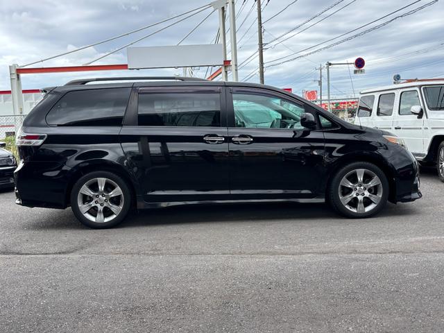 シエナ ＳＥ　新車並行　最終後期　カロッツェリアナビ　フリップダウンモニタ　両側パワースライドドア　パワーバックドア　純正１９インチホイール　ブラックハーフレザーシート（8枚目）