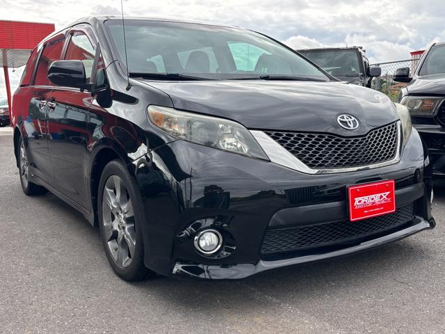 シエナ ＳＥ　新車並行　最終後期　カロッツェリアナビ　フリップダウンモニタ　両側パワースライドドア　パワーバックドア　純正１９インチホイール　ブラックハーフレザーシート（10枚目）