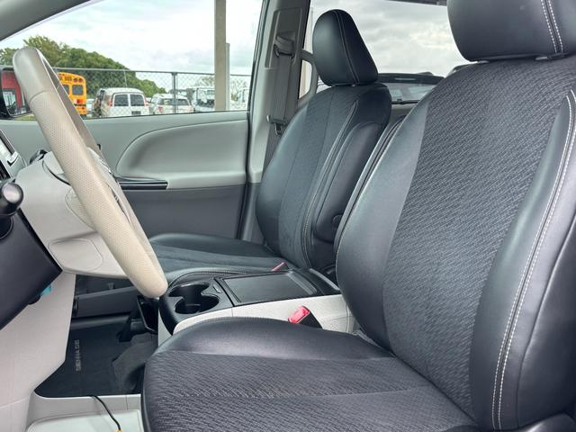シエナ ＳＥ　新車並行　最終後期　カロッツェリアナビ　フリップダウンモニタ　両側パワースライドドア　パワーバックドア　純正１９インチホイール　ブラックハーフレザーシート（17枚目）