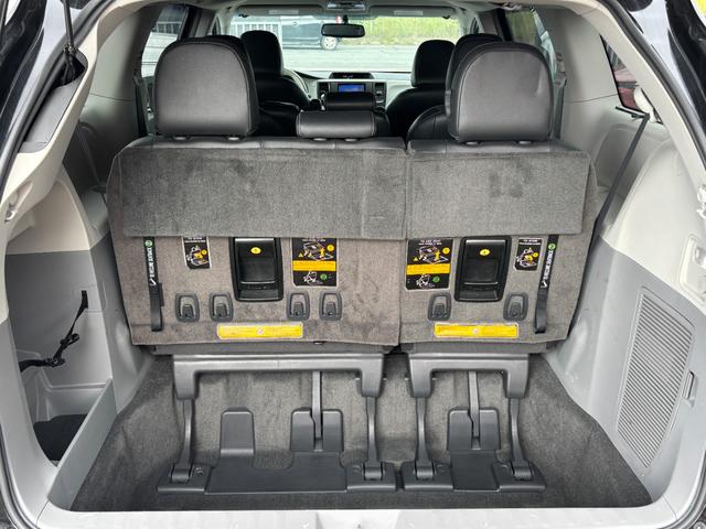 シエナ ＳＥ　新車並行　最終後期　カロッツェリアナビ　フリップダウンモニタ　両側パワースライドドア　パワーバックドア　純正１９インチホイール　ブラックハーフレザーシート（23枚目）