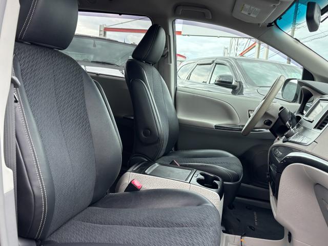 シエナ ＳＥ　新車並行　最終後期　カロッツェリアナビ　フリップダウンモニタ　両側パワースライドドア　パワーバックドア　純正１９インチホイール　ブラックハーフレザーシート（31枚目）