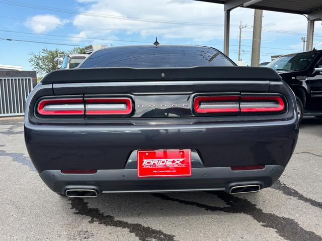 ダッジ・チャレンジャー SXT プラス ブラックトップパッケージ アップルカープレイアンドロイドオート サンルーフ ブラックレザーシート シートヒータ&ベンチレーション ステアリングヒーター ALPINEオーディオ(6枚目)