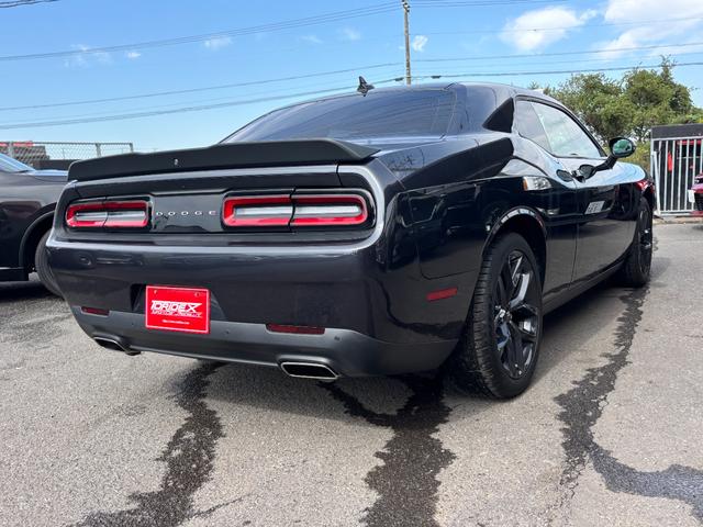 ダッジ・チャレンジャー SXT プラス ブラックトップパッケージ アップルカープレイアンドロイドオート サンルーフ ブラックレザーシート シートヒータ&ベンチレーション ステアリングヒーター ALPINEオーディオ(7枚目)