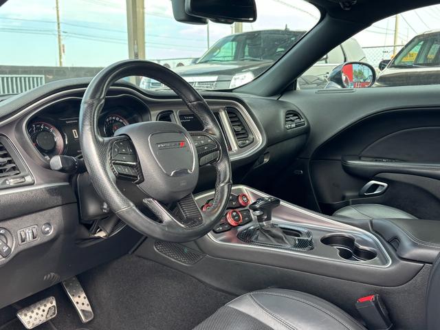 ダッジ・チャレンジャー SXT プラス ブラックトップパッケージ アップルカープレイアンドロイドオート サンルーフ ブラックレザーシート シートヒータ&ベンチレーション ステアリングヒーター ALPINEオーディオ(15枚目)