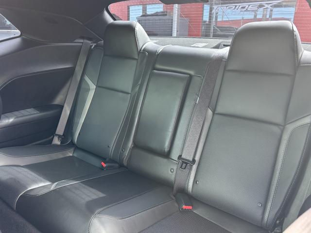 ダッジ・チャレンジャー SXT プラス ブラックトップパッケージ アップルカープレイアンドロイドオート サンルーフ ブラックレザーシート シートヒータ&ベンチレーション ステアリングヒーター ALPINEオーディオ(19枚目)