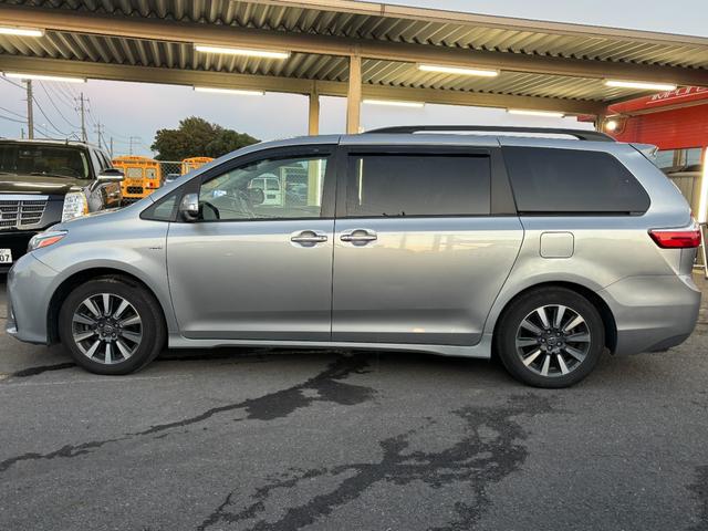 シエナ リミテッド　ＡＷＤ　ブラウンレザー　サンルーフ　両側パワースライドドア　パワーバックドア　トヨタセーフティセンス　アダプティブクルーズコントロール　フローティングナビ（4枚目）