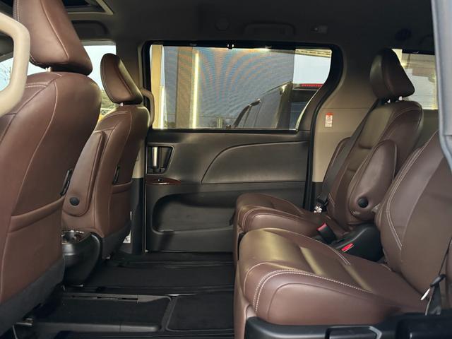 シエナ リミテッド　ＡＷＤ　ブラウンレザー　サンルーフ　両側パワースライドドア　パワーバックドア　トヨタセーフティセンス　アダプティブクルーズコントロール　フローティングナビ（14枚目）