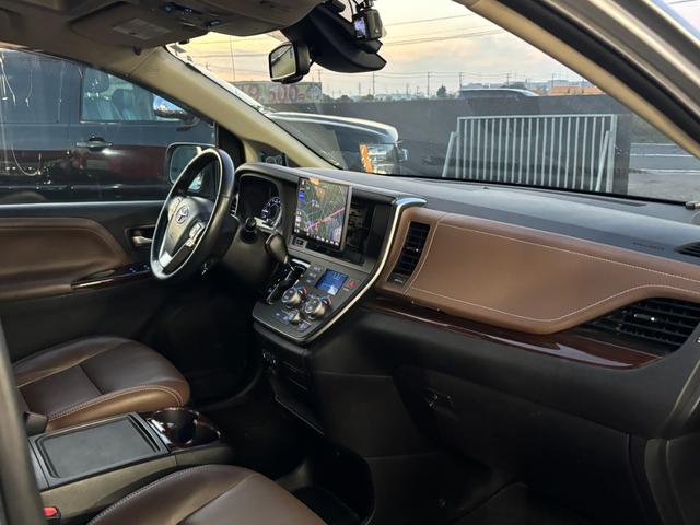 シエナ リミテッド　ＡＷＤ　ブラウンレザー　サンルーフ　両側パワースライドドア　パワーバックドア　トヨタセーフティセンス　アダプティブクルーズコントロール　フローティングナビ（22枚目）