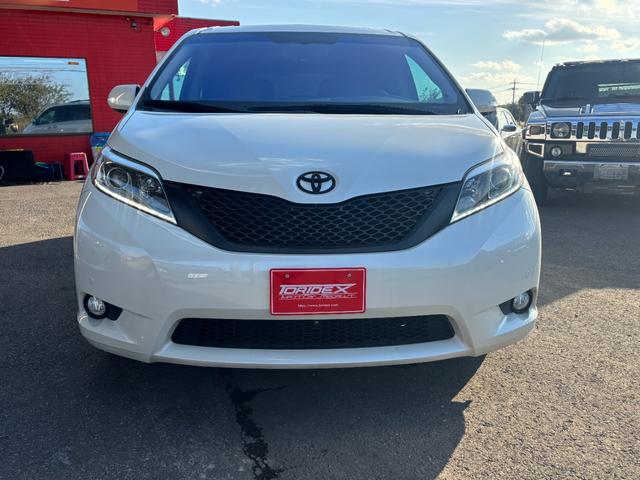 シエナ リミテッド　新車並行　ＡＷＤ　ＳＥグリル　ブラウンレザーシート　サンルーフ　ＪＢＬサウンド　９インチＡＬＰＩＮＥナビ　フリップダウンモニター　両側パワースライドドア　パワーバックドア　シートヒーター（2枚目）