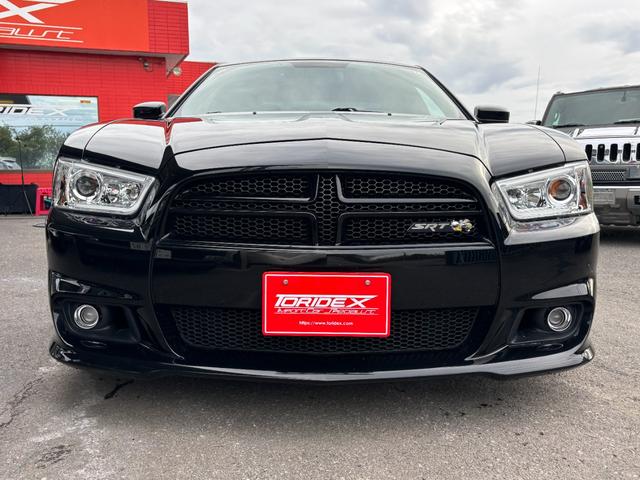 ダッジ・チャージャー ＳＲＴ８　スーパービー　スーパービー専用インテリア　ブレンボブレーキキャリパー　Ｐａｎａｓｏｎｉｃナビ　ＡＬＰＩＮＥオーディオ　プッシュスタート　クルーズコントロール（2枚目）