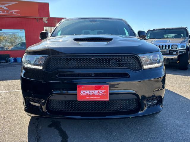 ダッジ・デュランゴ ＲＴ　新車並行　アップルカープレイ　サンルーフ　コンビレザーシート　電動格納ミラー　ＣＯＲＳＡマフラー　アメリカンレーシング２０インチホイール　シートヒーター　パワーバックドア　地デジＴＶ（2枚目）