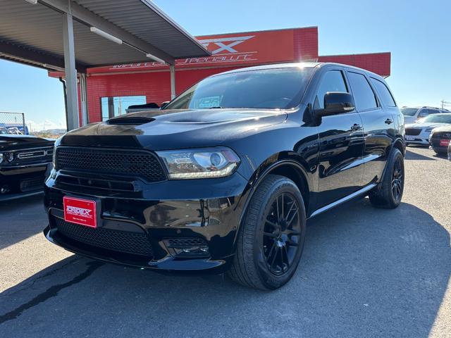 ダッジ・デュランゴ ＲＴ　新車並行　アップルカープレイ　サンルーフ　コンビレザーシート　電動格納ミラー　ＣＯＲＳＡマフラー　アメリカンレーシング２０インチホイール　シートヒーター　パワーバックドア　地デジＴＶ（3枚目）