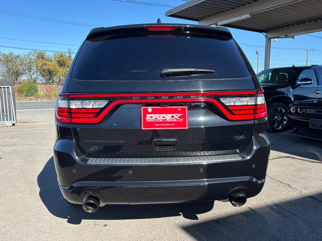 ダッジ・デュランゴ ＲＴ　新車並行　アップルカープレイ　サンルーフ　コンビレザーシート　電動格納ミラー　ＣＯＲＳＡマフラー　アメリカンレーシング２０インチホイール　シートヒーター　パワーバックドア　地デジＴＶ（6枚目）