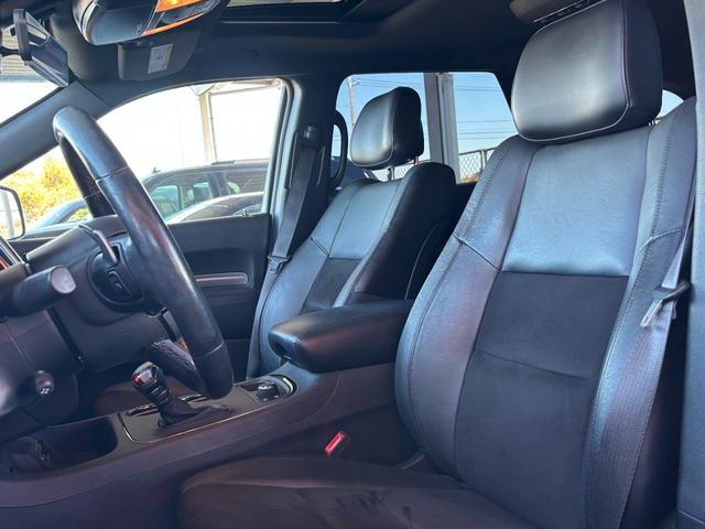 ダッジ・デュランゴ ＲＴ　新車並行　アップルカープレイ　サンルーフ　コンビレザーシート　電動格納ミラー　ＣＯＲＳＡマフラー　アメリカンレーシング２０インチホイール　シートヒーター　パワーバックドア　地デジＴＶ（17枚目）