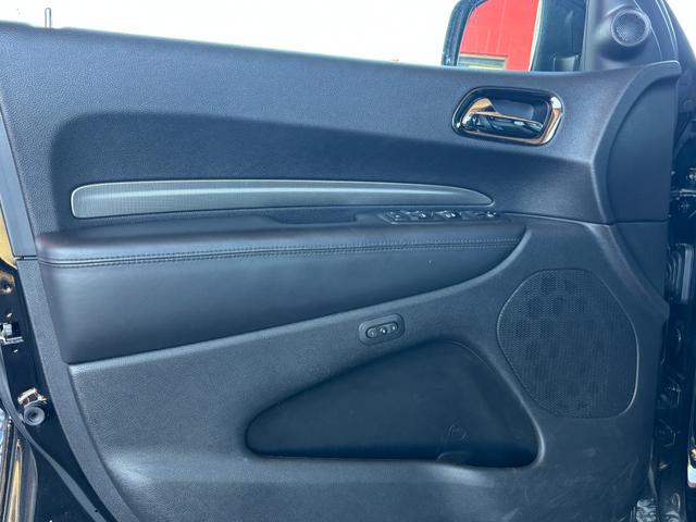 ダッジ・デュランゴ ＲＴ　新車並行　アップルカープレイ　サンルーフ　コンビレザーシート　電動格納ミラー　ＣＯＲＳＡマフラー　アメリカンレーシング２０インチホイール　シートヒーター　パワーバックドア　地デジＴＶ（18枚目）