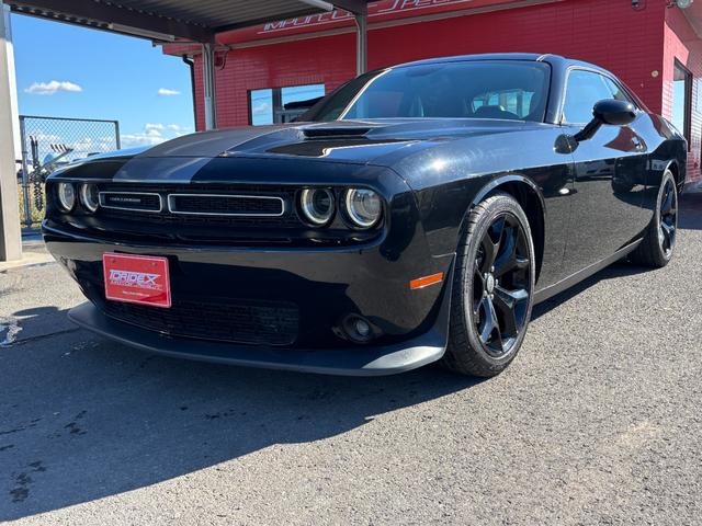 ダッジ・チャレンジャー ＳＸＴ　アイバッハダウンサス　カスタムレザー　カロッツェリアナビ　地デジＴＶ　クルーズコントロール　プッシュスタート　ＥＴＣ　純正２０インチホイール　ボンネットデカール（3枚目）