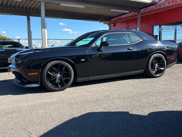 ダッジ・チャレンジャー ＳＸＴ　アイバッハダウンサス　カスタムレザー　カロッツェリアナビ　地デジＴＶ　クルーズコントロール　プッシュスタート　ＥＴＣ　純正２０インチホイール　ボンネットデカール（4枚目）