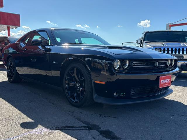 ダッジ・チャレンジャー ＳＸＴ　アイバッハダウンサス　カスタムレザー　カロッツェリアナビ　地デジＴＶ　クルーズコントロール　プッシュスタート　ＥＴＣ　純正２０インチホイール　ボンネットデカール（9枚目）