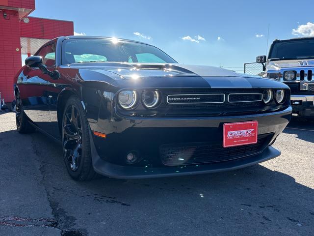 ダッジ・チャレンジャー ＳＸＴ　アイバッハダウンサス　カスタムレザー　カロッツェリアナビ　地デジＴＶ　クルーズコントロール　プッシュスタート　ＥＴＣ　純正２０インチホイール　ボンネットデカール（10枚目）