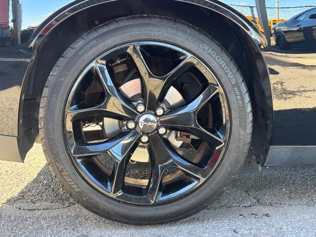 ダッジ・チャレンジャー ＳＸＴ　アイバッハダウンサス　カスタムレザー　カロッツェリアナビ　地デジＴＶ　クルーズコントロール　プッシュスタート　ＥＴＣ　純正２０インチホイール　ボンネットデカール（12枚目）