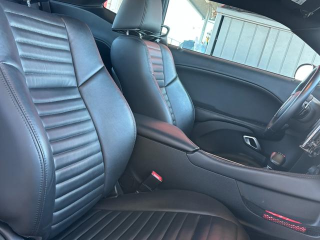 ダッジ・チャレンジャー ＳＸＴ　アイバッハダウンサス　カスタムレザー　カロッツェリアナビ　地デジＴＶ　クルーズコントロール　プッシュスタート　ＥＴＣ　純正２０インチホイール　ボンネットデカール（24枚目）