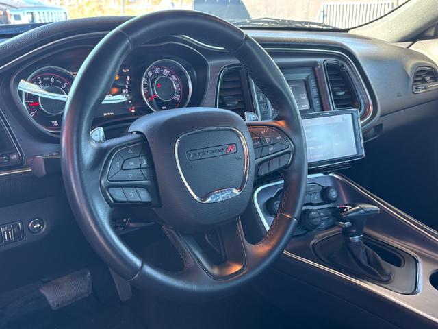 ダッジ・チャレンジャー ＳＸＴ　アイバッハダウンサス　カスタムレザー　カロッツェリアナビ　地デジＴＶ　クルーズコントロール　プッシュスタート　ＥＴＣ　純正２０インチホイール　ボンネットデカール（26枚目）