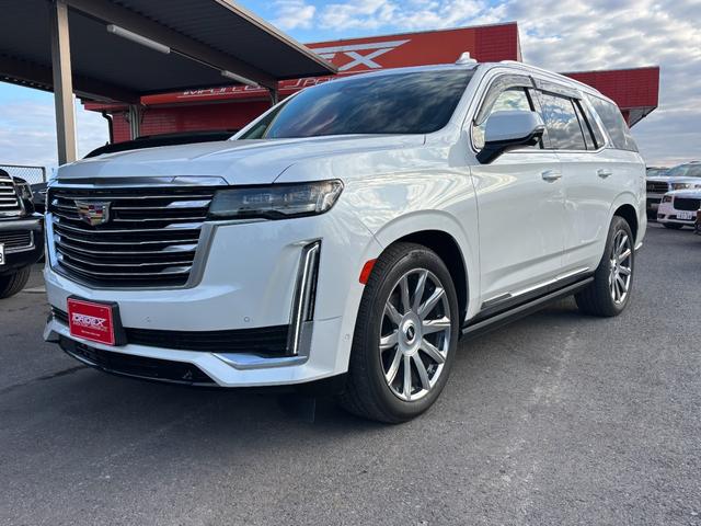 キャデラックエスカレード プラチナム　ウィスパーベージュインテリア　ＡＫＧサウンドシステム　パノラマサンルーフ　パワーランニングボード　２２インチ純正ホイールシートヒータ＆ベンチレーション　クーラーボックスアダプティブクルーズコントロール（3枚目）