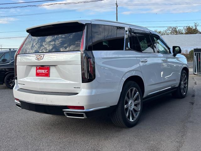 キャデラックエスカレード プラチナム　ウィスパーベージュインテリア　ＡＫＧサウンドシステム　パノラマサンルーフ　パワーランニングボード　２２インチ純正ホイールシートヒータ＆ベンチレーション　クーラーボックスアダプティブクルーズコントロール（7枚目）