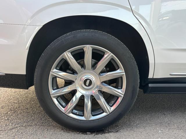 キャデラックエスカレード プラチナム　ウィスパーベージュインテリア　ＡＫＧサウンドシステム　パノラマサンルーフ　パワーランニングボード　２２インチ純正ホイールシートヒータ＆ベンチレーション　クーラーボックスアダプティブクルーズコントロール（12枚目）