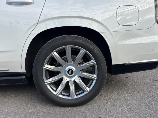 キャデラックエスカレード プラチナム　ウィスパーベージュインテリア　ＡＫＧサウンドシステム　パノラマサンルーフ　パワーランニングボード　２２インチ純正ホイールシートヒータ＆ベンチレーション　クーラーボックスアダプティブクルーズコントロール（13枚目）