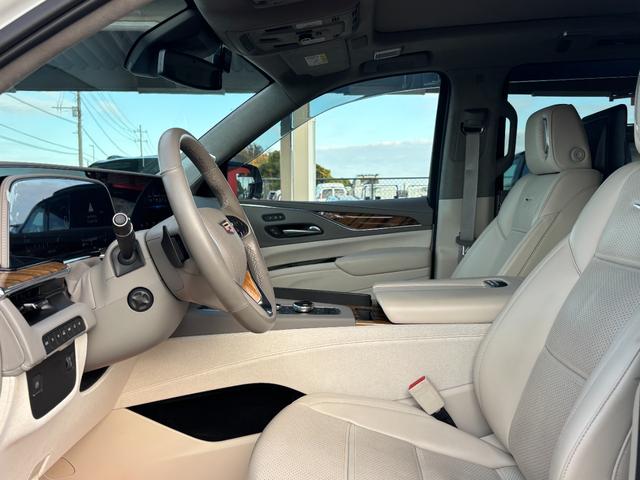 キャデラックエスカレード プラチナム　ウィスパーベージュインテリア　ＡＫＧサウンドシステム　パノラマサンルーフ　パワーランニングボード　２２インチ純正ホイールシートヒータ＆ベンチレーション　クーラーボックスアダプティブクルーズコントロール（16枚目）
