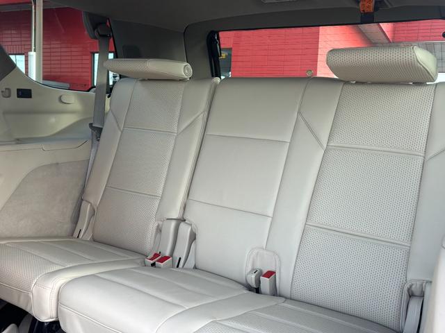 キャデラックエスカレード プラチナム　ウィスパーベージュインテリア　ＡＫＧサウンドシステム　パノラマサンルーフ　パワーランニングボード　２２インチ純正ホイールシートヒータ＆ベンチレーション　クーラーボックスアダプティブクルーズコントロール（23枚目）