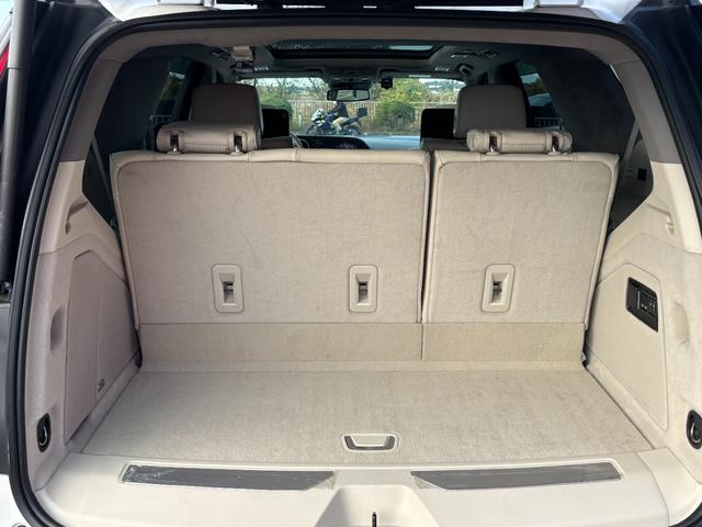 キャデラックエスカレード プラチナム　ウィスパーベージュインテリア　ＡＫＧサウンドシステム　パノラマサンルーフ　パワーランニングボード　２２インチ純正ホイールシートヒータ＆ベンチレーション　クーラーボックスアダプティブクルーズコントロール（24枚目）