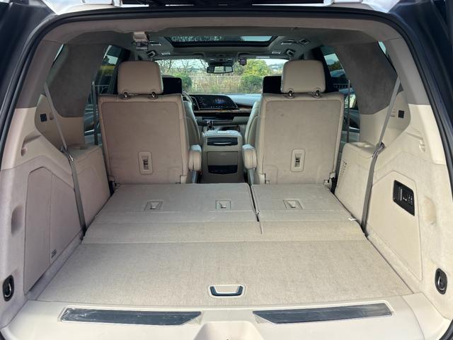 キャデラックエスカレード プラチナム　ウィスパーベージュインテリア　ＡＫＧサウンドシステム　パノラマサンルーフ　パワーランニングボード　２２インチ純正ホイールシートヒータ＆ベンチレーション　クーラーボックスアダプティブクルーズコントロール（25枚目）