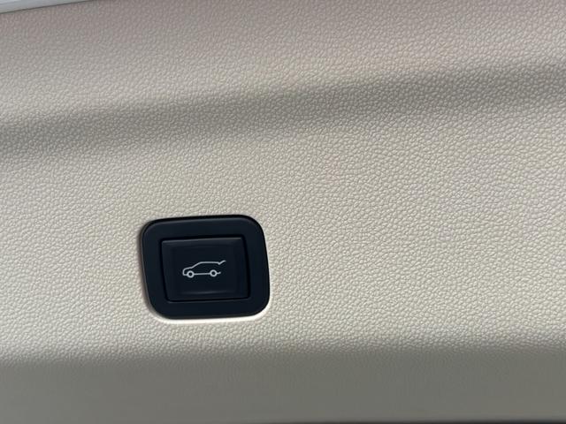 キャデラックエスカレード プラチナム　ウィスパーベージュインテリア　ＡＫＧサウンドシステム　パノラマサンルーフ　パワーランニングボード　２２インチ純正ホイールシートヒータ＆ベンチレーション　クーラーボックスアダプティブクルーズコントロール（27枚目）